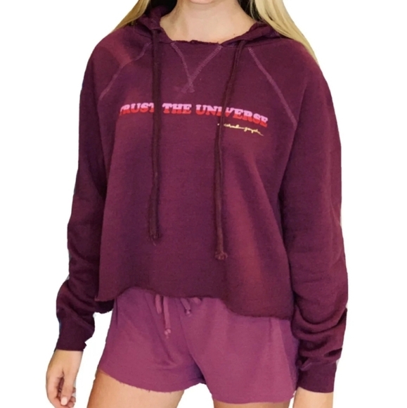 SPIRITUAL GANGSTER OLD SCHOOL FOLLOW TRUST THE UNIVERSE CROPPED BURGUNDY HOODIE - Picture 1 of 9